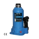Hydraulikheber mit Pressrahmen und Pressform